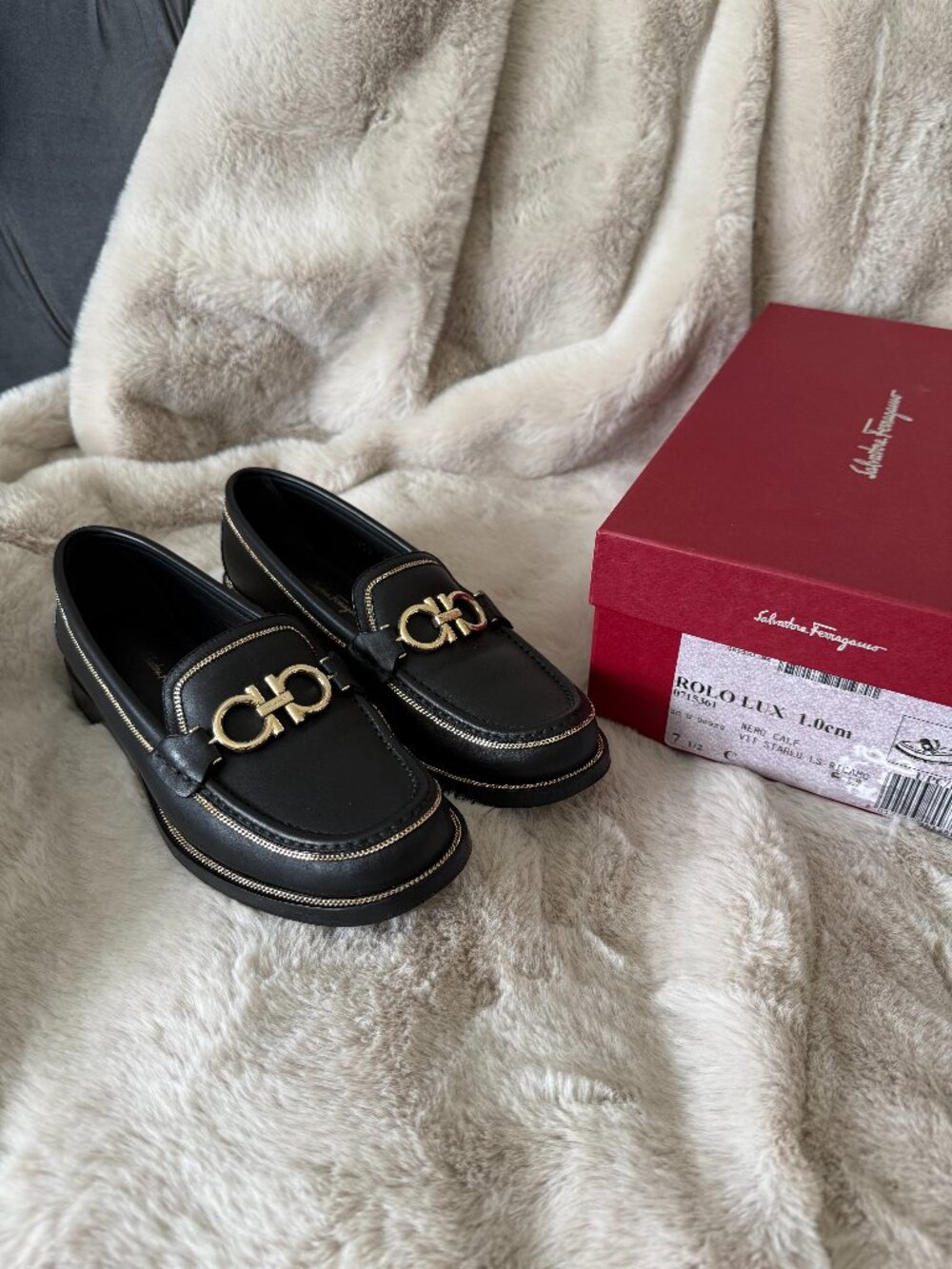 Salvatore Ferragamo, women's black leather Rolo Lux Gancini loafers, size 7  7,5